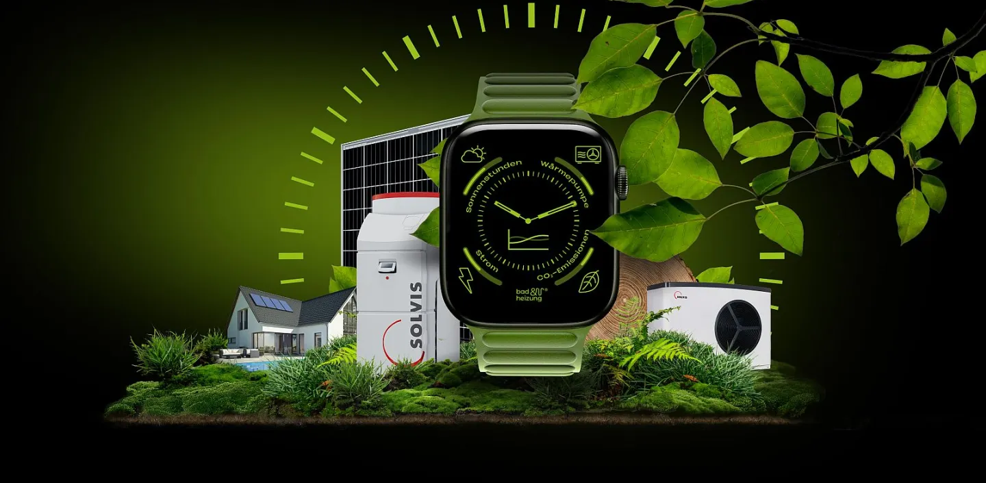 Bildmontage Energieuhr und erneuerbare Energien vor schwarz-grünem Hintergrund.