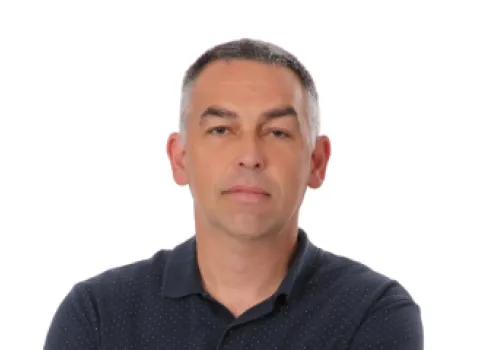 Porträt von Attila Sarnyai vom Betrieb Kreuz Schnaittach.