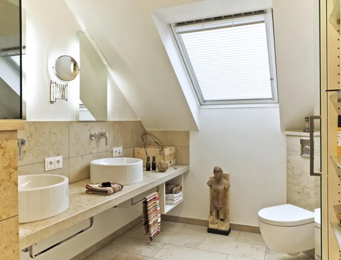 Referenzbild für den Malereibetrieb Frank mit Naturstein im Badezimmer.