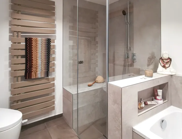 Bild einer Dampfdusche in einem renovierten Bad in Simonshofen.