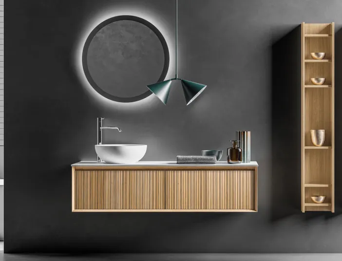 Badezimmer mit Stocco Iks in der Up-Variante in hellen Holztönen.